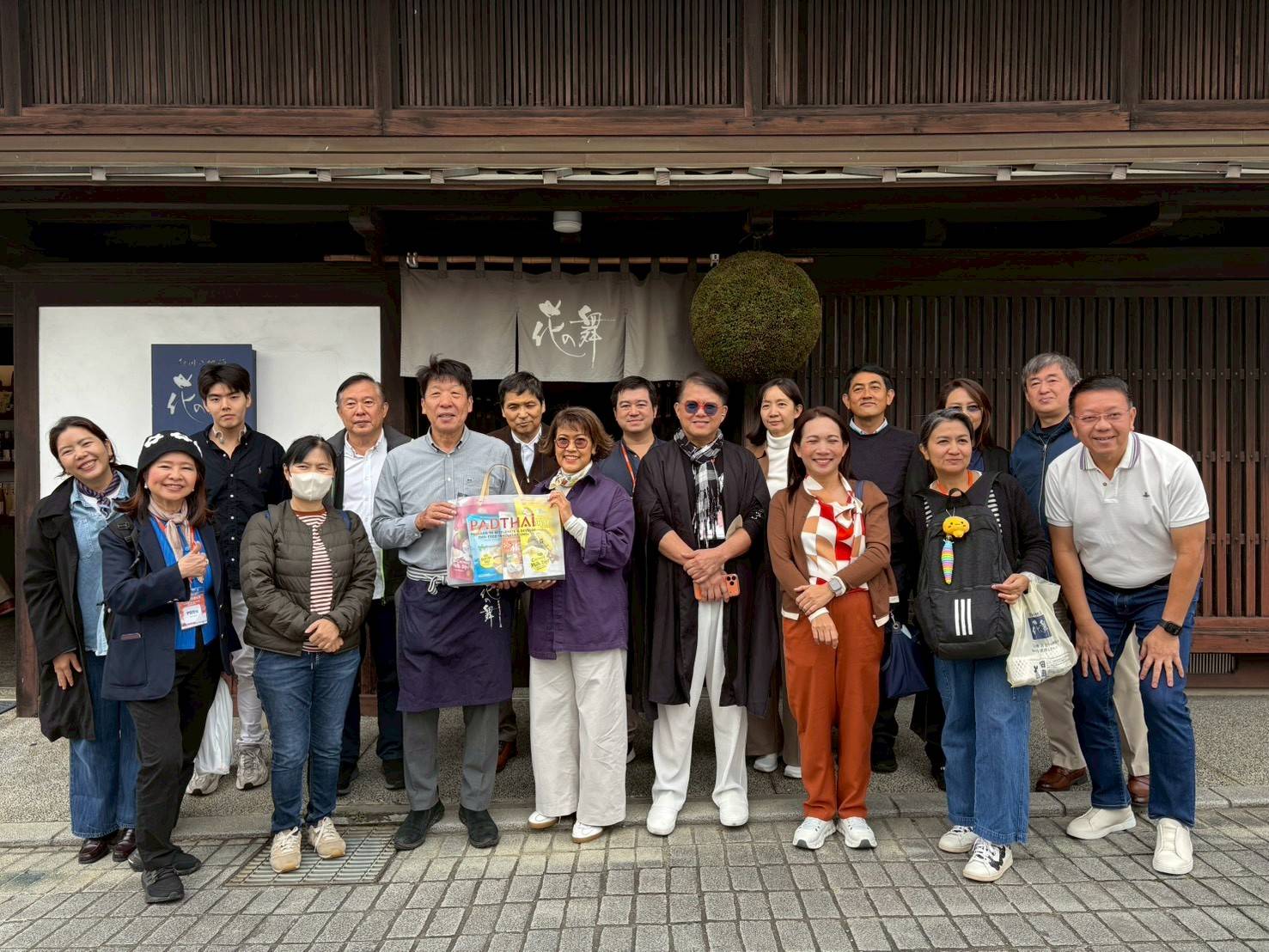 กิจกรรมเข้าร่วมเยี่ยมชมโรงงานผลิตพายปลาไหล