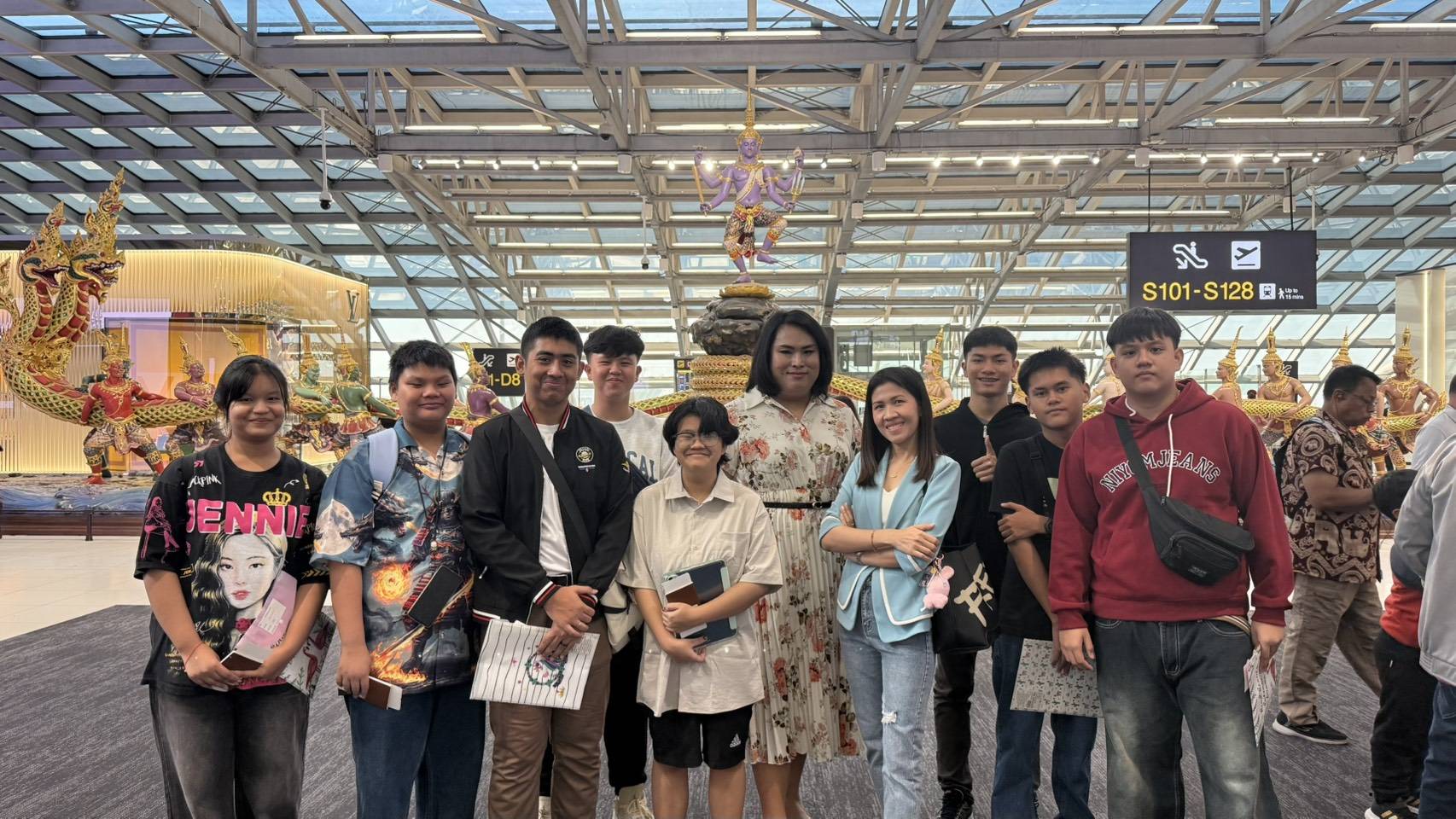 อาจารย์โน๊ตพาเยาวชนดูงาน ณ ประเทศสิงคโปร์